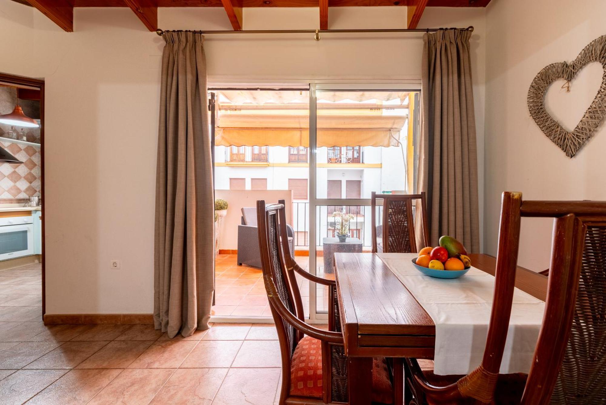 Апартаменты Aoa Casa Triana Familiar Con Terraza Севилья Экстерьер фото